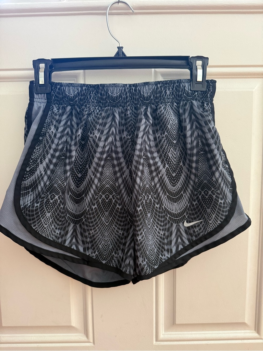 Nike Dri-FIT Women’s Large Running Shorts Black Gray Print Athletic Shorts
